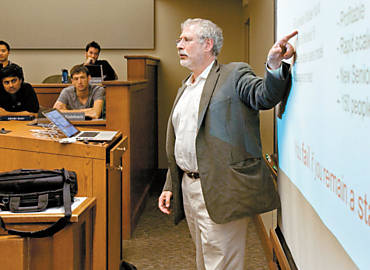 Steve Blank durante aula em Berkeley