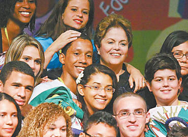 Dilma com jovens na 9ª Conferência Nacional dos Direitos da Criança e do Adolescente