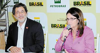 Jos Sergio Gabrielli, ex-presidente da Petrobras, e a sua sucessora, Graa Foster, durante entrevista na Bahia