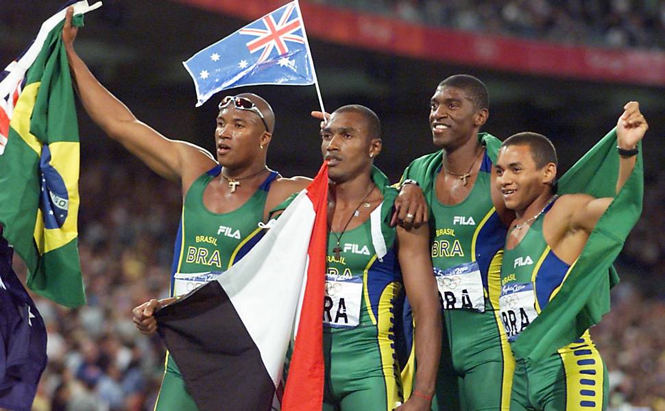 Edson Luciano, Claudinei Quirino, André Domingos e Vicente Lenílson, prata no revezamento 4 x 100 m do atletismo Veja o especial dos Jogos Olímpicos