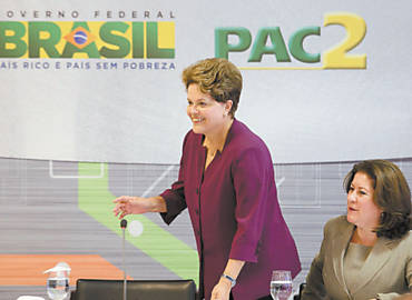 A presidente Dilma e a ministra do Planejamento, Miriam Belchior, na apresentação do PAC Mobilidade Médias Cidades
