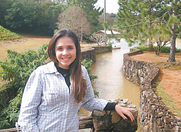 A estudante de medicina Paula Sibov, 24, durante a viagem ao Peru; corpo da jovem deve chegar a So Paulo na quinta