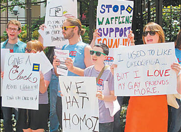Ativista protestam contra rede Chick-fil-A em Washington