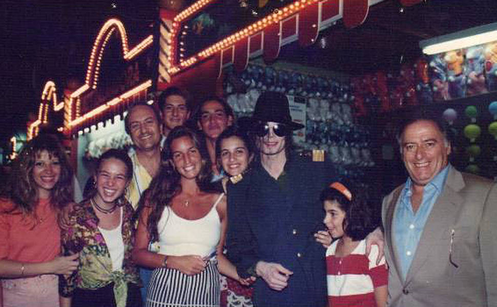 Michael Jackson fechou o parque para ele e seus convidados quando esteve por aqui durante sua turnê em 1993 Leia mais