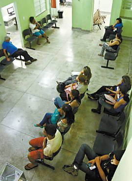 Pacientes aguardam consulta em UBDS de Ribeiro Preto