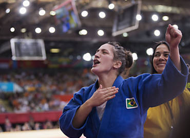 Mayra Aguiar vibra aps ganhar o bronze na Olimpada