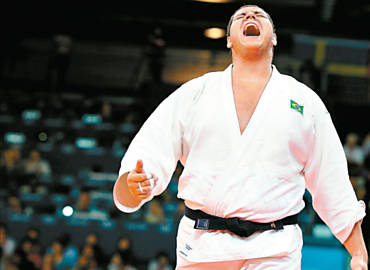 Rafael Silva, o mais pesado brasileiro em Londres, celebra o bronze
