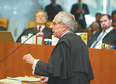 O ex-ministro Mrcio Thomaz Bastos, advogado de Jos Roberto Salgado, fala no plenrio do Supremo Tribunal Federal