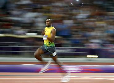 Bolt corre para vencer os 200 m em Londres