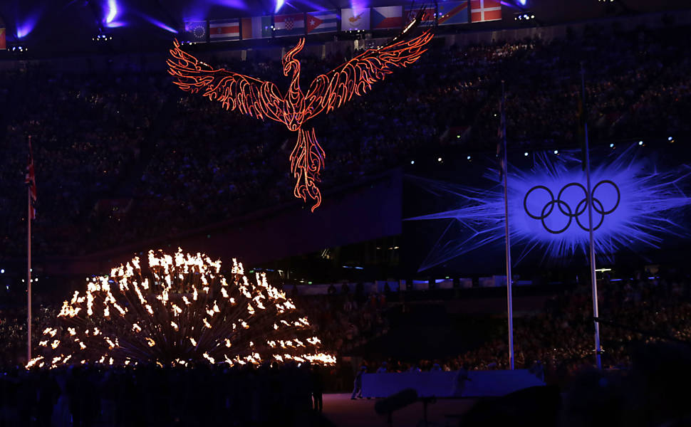 A fênix queima durante a cerimônia de encerramento dos Jogos Olímpicos de Londres