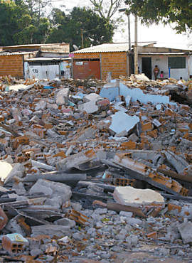 rea da favela da Mata que foi demolida; famlias foram transferidas para casas