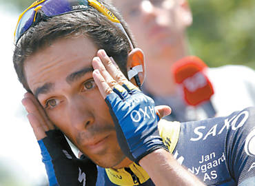 Alberto Contador se prepara para etapa da Volta da Espanha, ontem. Ele elogiou Armstrong, de quem foi companheiro de equipe. "Ele era inteligente e tinha muito vigor fsico", disse