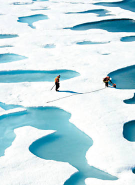Pesquisadores americanos examinam gelo do rtico