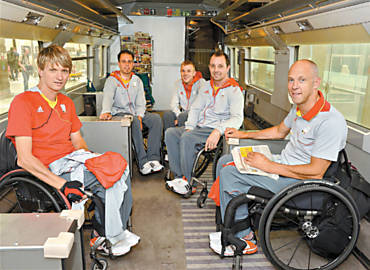 Atletas belgas em vago de trem adaptado para eles em Londres