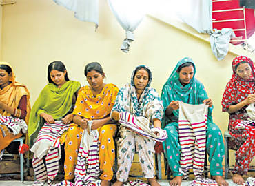 A indústria têxtil é vital para o Bangladesh, mas as fábricas são palco de insatisfação trabalhista.