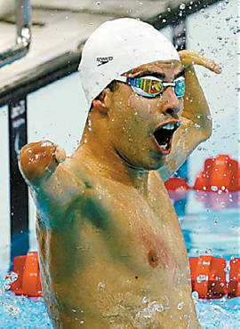 Daniel Dias, do Brasil, vibra aps vencer os 100 m peito. Foi o terceiro ouro dele em trs provas individuais nos Jogos