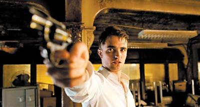 O ator Robert Pattinson em cena de &#147;Cosmpolis&#148;