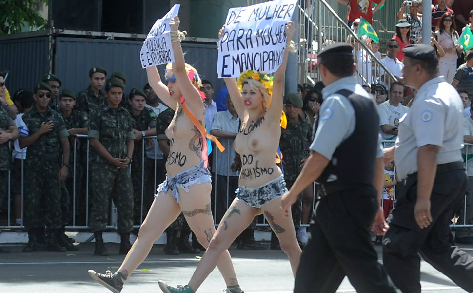 Ativistas do grupo Femen invadiram a pista onde acontecem os desfiles de 7 de Setembro em comemoração ao Dia da Independêcia, na Esplanada dos Ministérios, em Brasília Leia mais