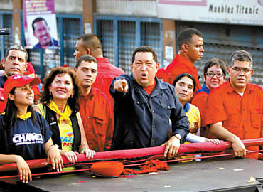 Hugo Chvez, que busca o terceiro mandato consecutivo, discursa em ato eleitoral no domingo, no Estado de Miranda