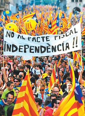 Catales fazem passeata contra poltica econmica do governo espanhol em Barcelona