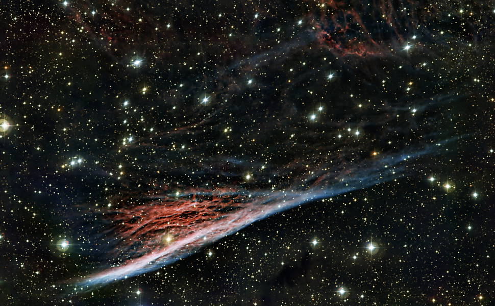 O Observatório Austral Europeu divulgou imagem detalhada da Nebulosa do Lápis; esta nuvem de forma estranha, catalogada como NGC 2736, é uma pequena parte do que restou de uma supernova na constelação de Vela