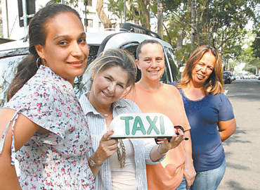 Lucia, Dida, Cilene e Celia, que fazem parte do grupo de 5.365 mulheres taxistas em SP