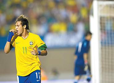 Neymar celebra o gol da vitria do Brasil