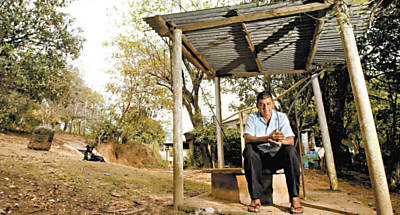 Jos Pedro Machado, aposentado que mora na zona rural de Mogi das Cruzes, em poo da rea contaminada na cidade