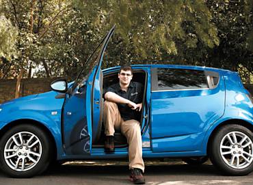 Alexandre Valentim, 24, foi conquistado pelo sistema multimdia do Chevrolet Sonic