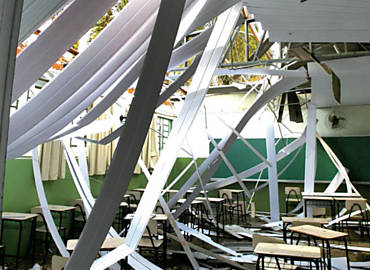 Sala de aula parcialmente destruda por causa de vendaval que atingiu Ribeiro Corrente na ltima sexta-feira (21)