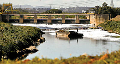 Vista da barragem da Penha, no rio Tiet