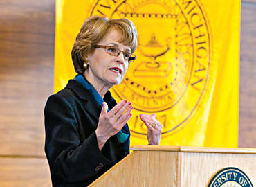A bioquímica Mary Sue Coleman, 68, reitora da Universidade de Michigan há dez anos