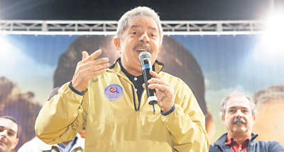 O ex-presidente Lula discursa no sbado em comcio de Haddad na zona leste de SP