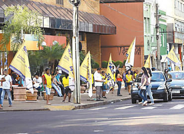 Cabos eleitorais do candidato Duarte Nogueira no centro de Ribeiro Preto