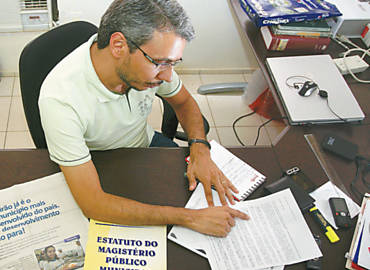 O professor Leandro Alcasar Rodrigues, que foi aprovado em concurso da Prefeitura de Ribeiro Preto e foi  Justia