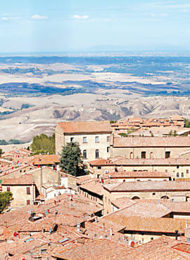 Telhados na cidade de Volterra
