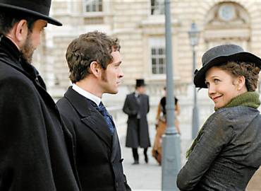 Hugh Dancy (centro) e Maggie Gyllenhaal em "Histeria"