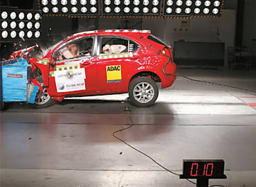 JACmotors J3 colide a 64 km/h em teste no teste da Latin NCAP, que mediu a segurana dos ocupantes em batidas