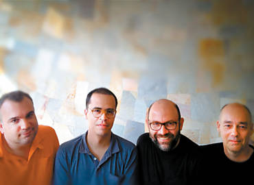 A partir da esq.: Claudi Carreras, Alexandre Belm, Iat Cannabrava e Clicio Barroso, curadores do centro cultural