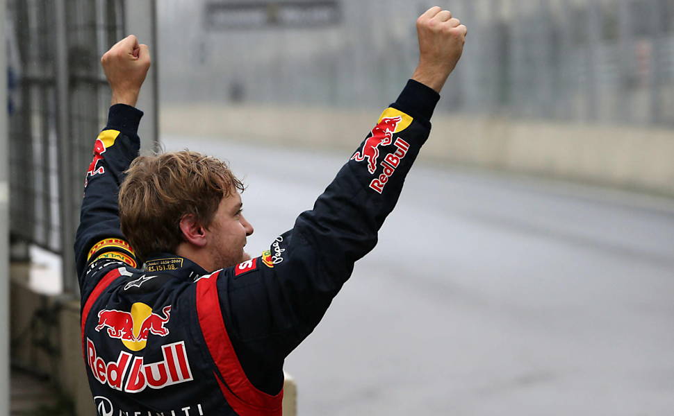 Sebastian Vettel comemora sexto lugar em Interlagos e a garantia do tricampeonato da F-1 Leia mais