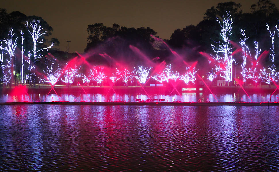 Luzes de Natal no Ibirapuera 03/11/2018 Cotidiano Fotografia Folha de S.Paulo Luzes de Natal no Ibirapuera 03/11/2018 Cotidiano Fotografia Folha de S.Paulo