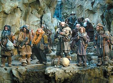 A comitiva de anões em cena de "O Hobbit: Uma Jornada Inesperada", de Peter Jackson
