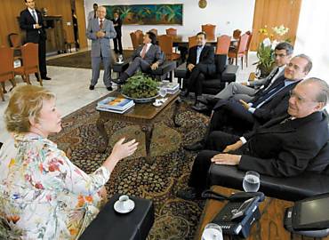 Jos Sarney, que cedeu cadeira usada pelos presidentes  Marta Suplicy, em bate papo informal com colegas do Senado