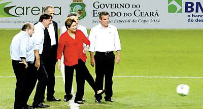 A presidente Dilma d o pontap inicial no evento que marcou a entrega do Castelo