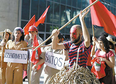 Integrantes do MST protestam na av. Paulista contra despejo de famlias de assentamento