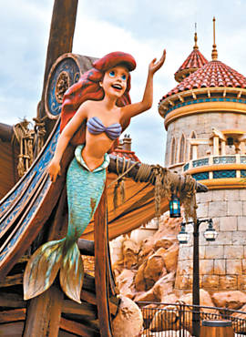 Brinquedo temtico mostra sereia Ariel no Magic Kingdom