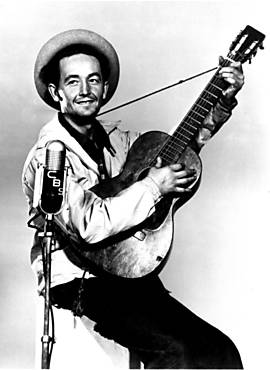 Woody Guthrie, cujo centenário se celebrou em 2012, em foto de 1944