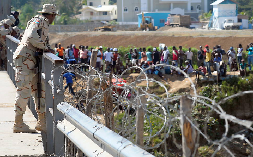 Protesto Na Fronteira Do Haiti Com A República Dominicana 07042019 Mundo Fotografia 3151