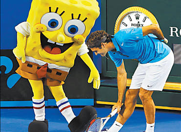 Roger Federer brinca com Bob Esponja em evento promocional antes da estreia