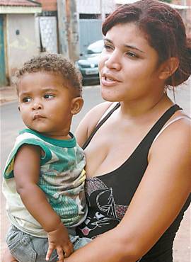 Silmara Vieira tambm no consegue deixar o filho na creche